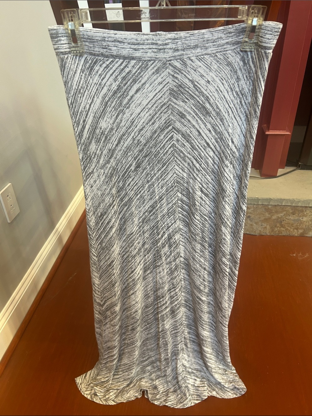 New York & Company Heathered Gray Maxi Skirt